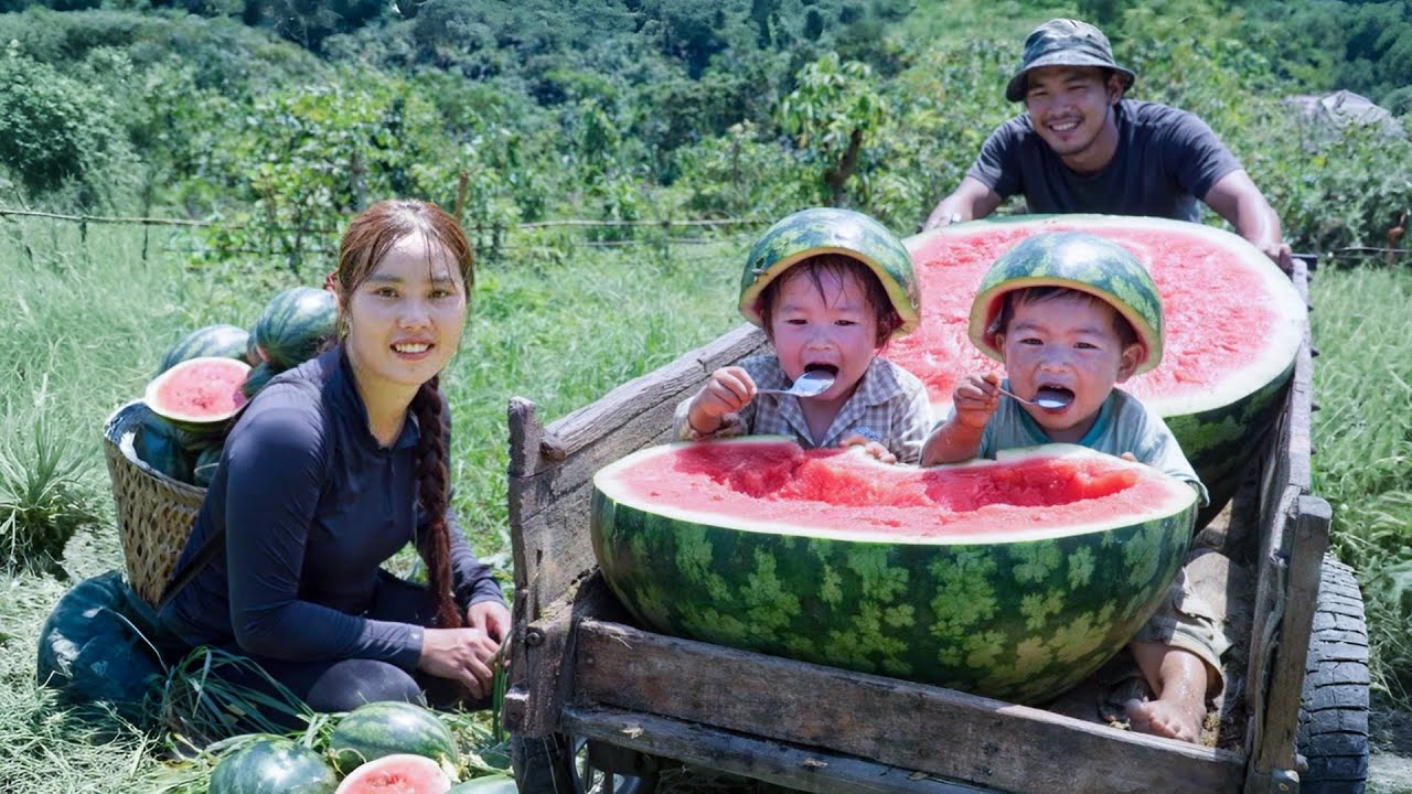 一位單親媽媽採摘巨型西瓜，捕捉溪魚拿到市場上去賣，還要送女兒上學。