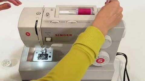 Singer 4411 Heavy Duty 4 Threading & Winding a Bobbin