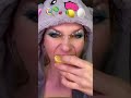 Задание-случайно выбрать еду и съесть её 😯 The task is to randomly choose a food and eat it 😯#Shorts