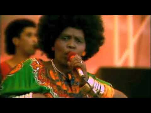 Margaret Singana -  Ndinebhongo