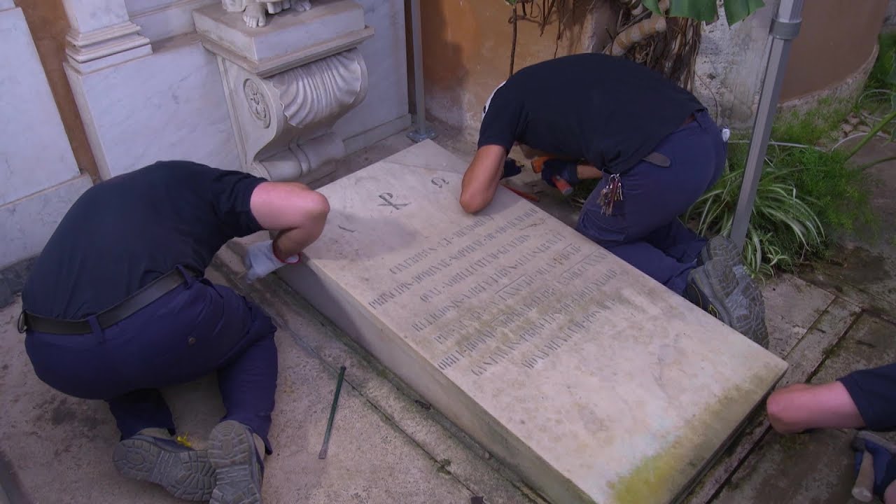 Las tumbas abiertas en el Vaticano están vacías YouTube