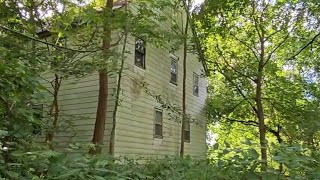 ABANDONED  HOUSE ON THE RIVER  #abandoned #adventure #explore #abandonedplaces #creepy #fun