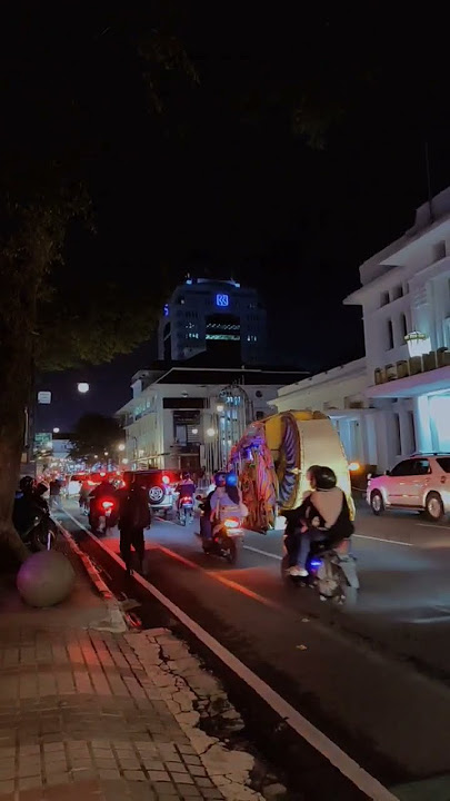Suasana Bandung di malam hari jln asia afrika#infobandung #braga #bandunghits