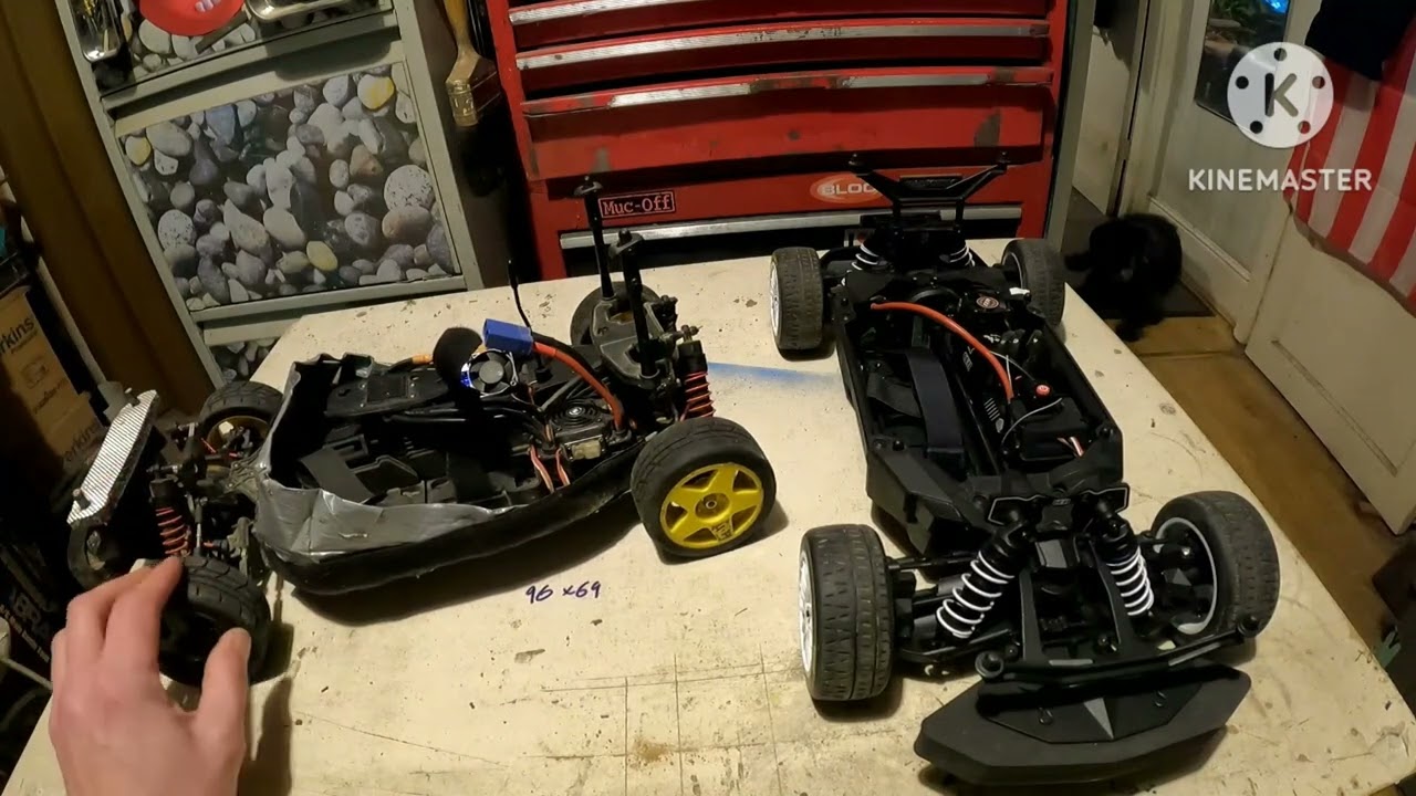 CEN Racing Puma vs HPI WR8 table top comparison