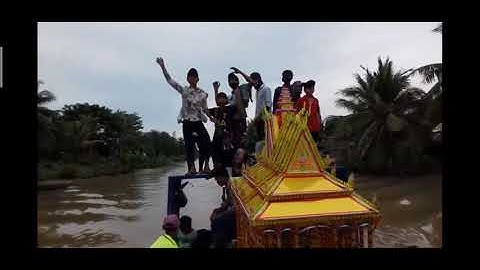 Lễ  hội : thả  đèn  nước ( Loi- protip)  của  đồng  bào  người Khmer sóc trăng