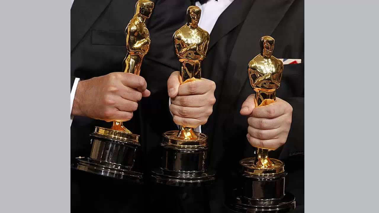 всероссийская национальная юридическая премия имени державина. киноакадемия оскар. оскар награда. статуэтки на вручение премии. какие премии в судах.