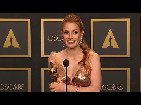 Video: Jessica Chastain og Cameron Diaz kigger på Oscars