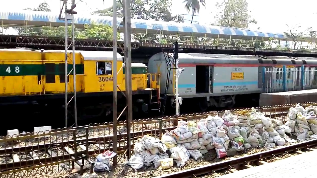 WDS-6 with Gujarat Mail LHB rake at Dadar - YouTube