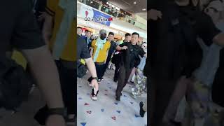 Famous G Dragon in China airport #kpop #gdragon #bigbang #chinatravel Wealth