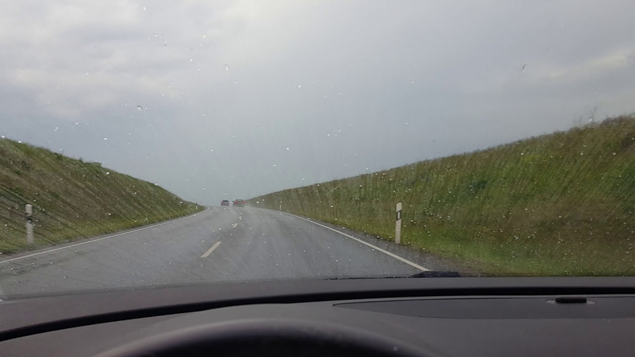 Autoglas versiegelt Cleanprince Glas-Versiegelung bei Regen perfektes Abperlen Wasser