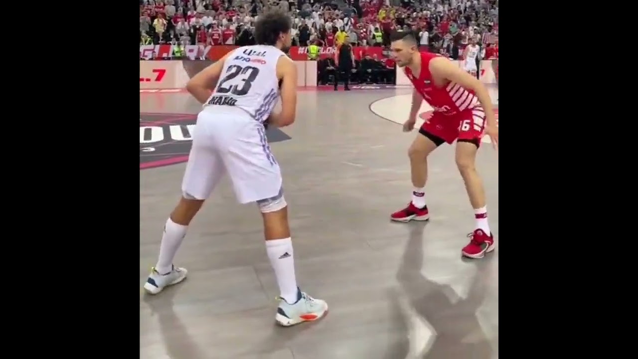 Euroleague Final: Olympiakos Real, Sergio Llull Travel violation before last shot. Βήματα του Γιουλ.