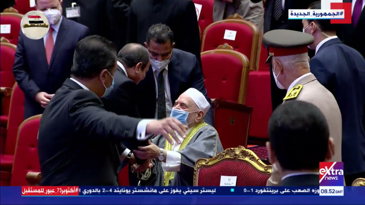 في مشهد أثار انتباه الحضور.. الرئيس السيسي يتوجه إلى الدكتور أحمد عمر هاشم
