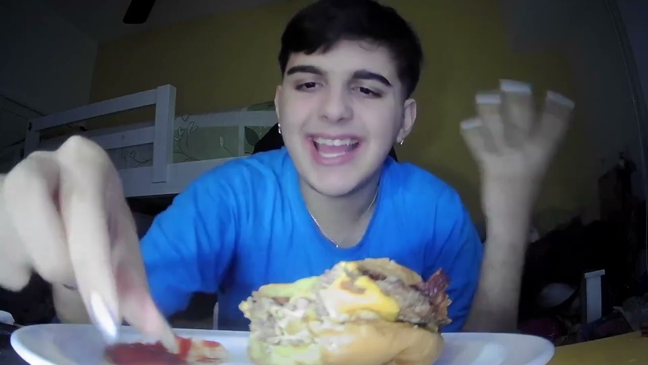 ASMR COMIENDO Hamburguesa Crispy Onion con Papas FRITAS 🍔 🍟  | Tato ASMR