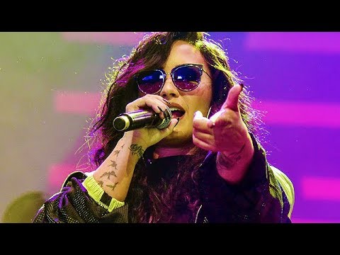 Times Demi Lovato Was FALSELY Accused Of LIP SYNCING!