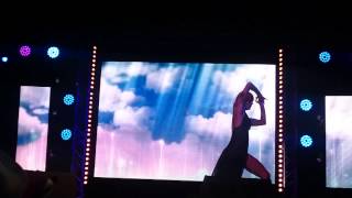 Fauve Hautot - Danse Contemporaine - Chandelier