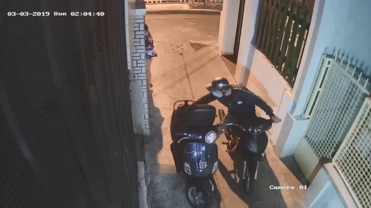 chị em mở cốp xe nhớ cẩn thận