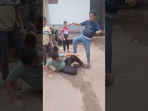 قمت داخل وسطهم خت واحد منهم