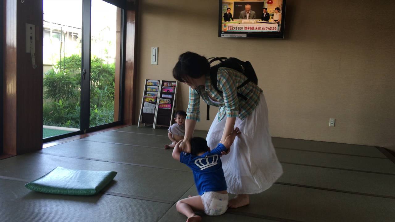 家族 ママと遊ぶ3才の将幸と1才の宙幸 4k 16 6 9 Koumeican 柴田愛実 28才 柴田将幸 3才 柴田宙幸 1才 斉 42才 Youtube
