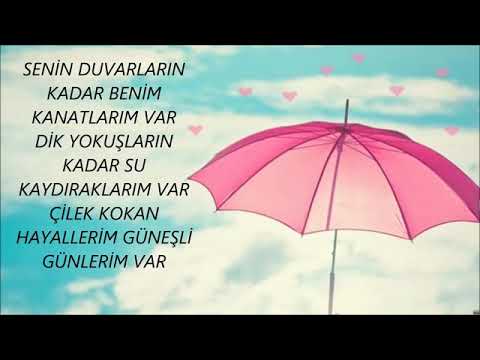 Senin duvarların kadar benim kanatlarım var sözleriyle karaoke