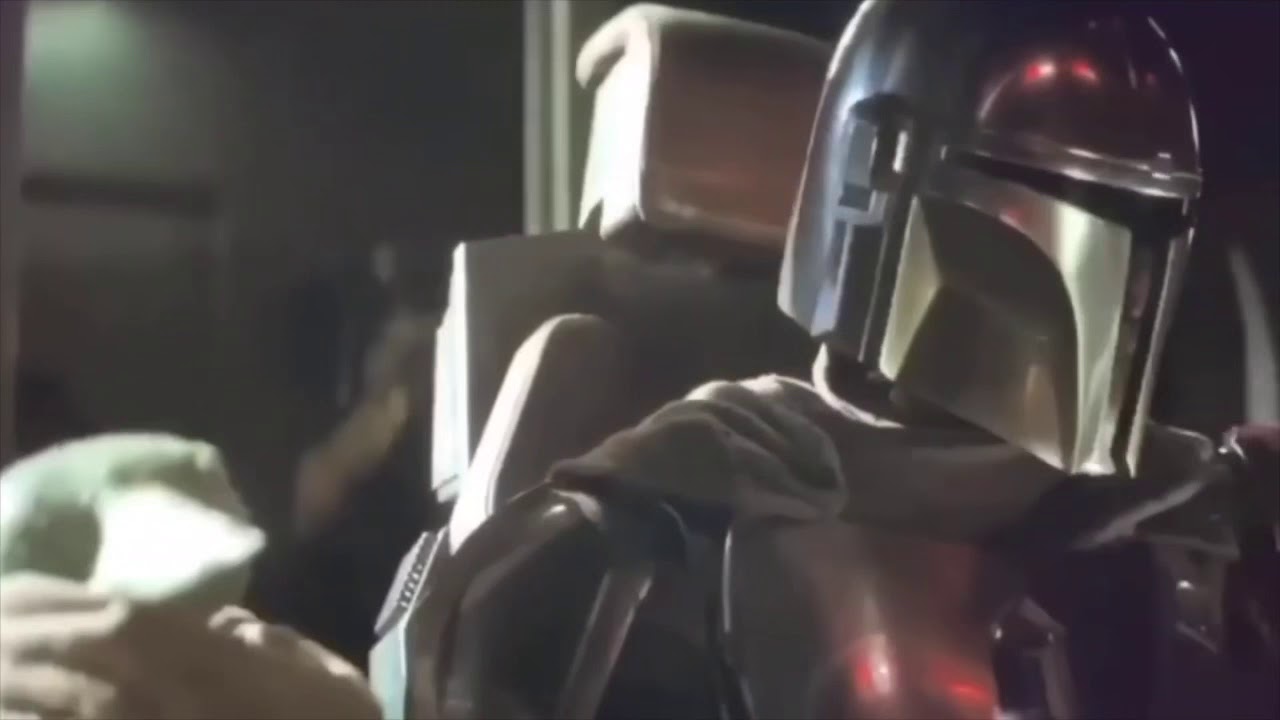 Baby Yoda loves him some Bib Fortuna