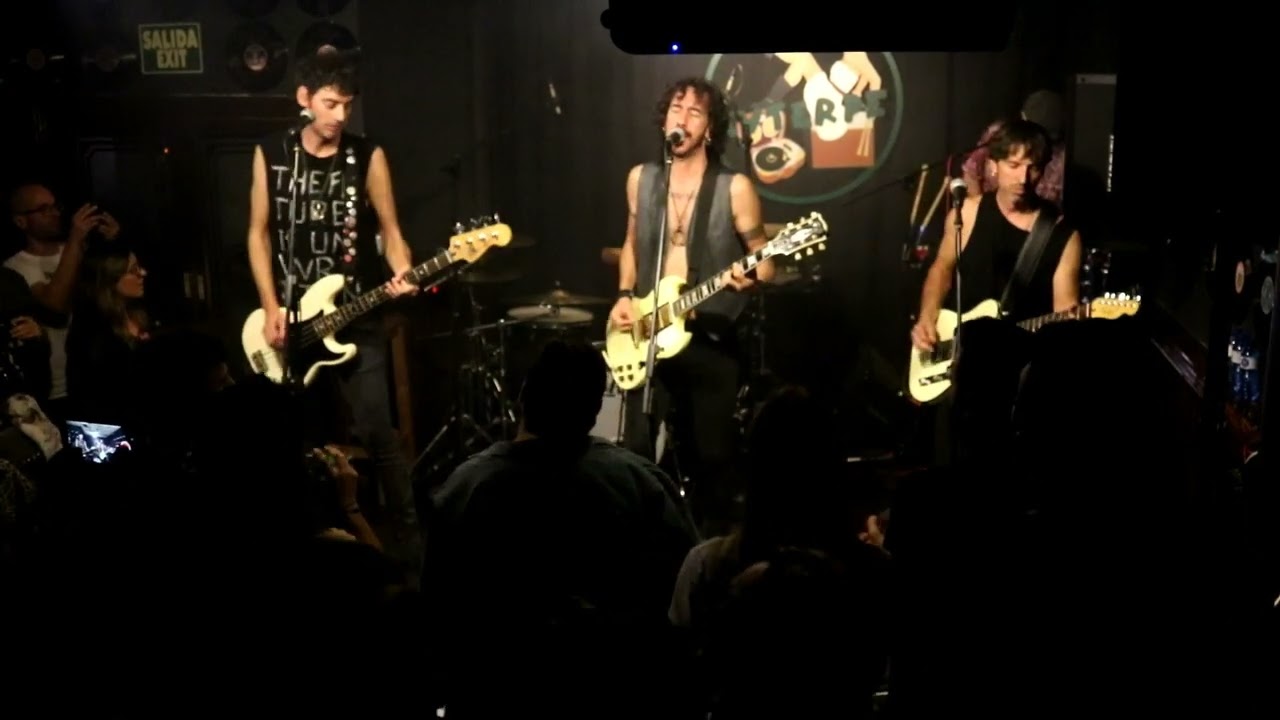 PonchoK- Amor con cuentagotas/Inmortal/El gallo de la veleta/De ninguna parte/Borracho de la madrugá