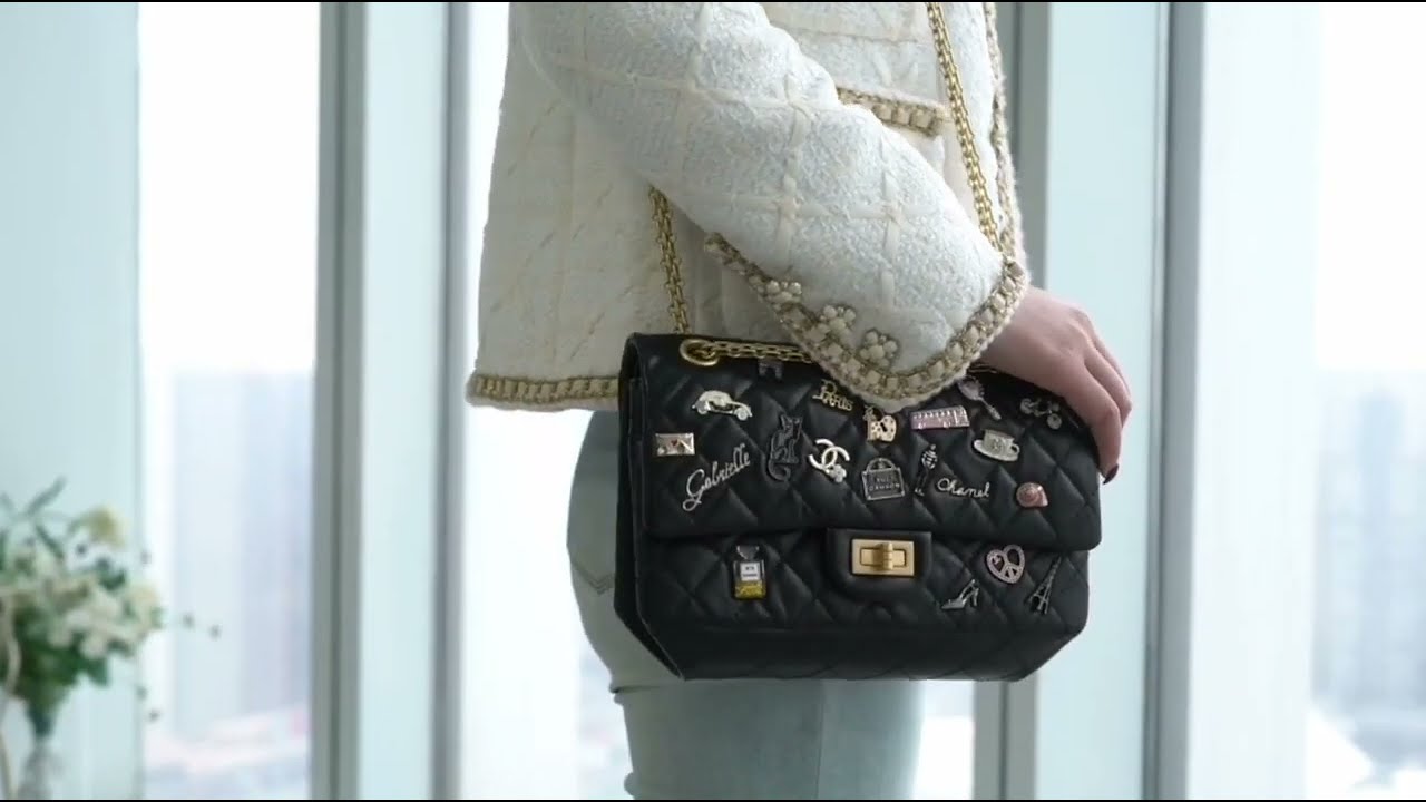 MODEL SHOW: CHANEL LUCKY CHARMS 2.55 FLAP BAG A69900 Y04059 52164