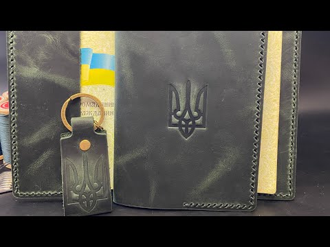 Обкладинка Для Паспорта Із Натуральної Шкіри Ручної Роботи Набір + Брелок Зелений Колір, видео 1