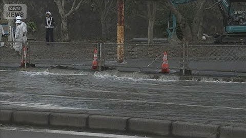 【速報】水道管交換中に道路が冠水　横須賀(2025年12月1日)