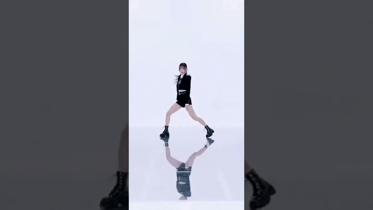 INCREDIBLE Energy! Korean girl blows up the dance floor with K-pop choreography ⚡