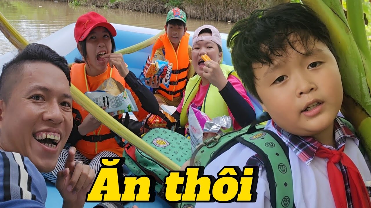 Cậu út đón Nhân Hý bằng hồ bơi