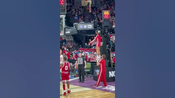 March madness Indiana cheerleader saves the day