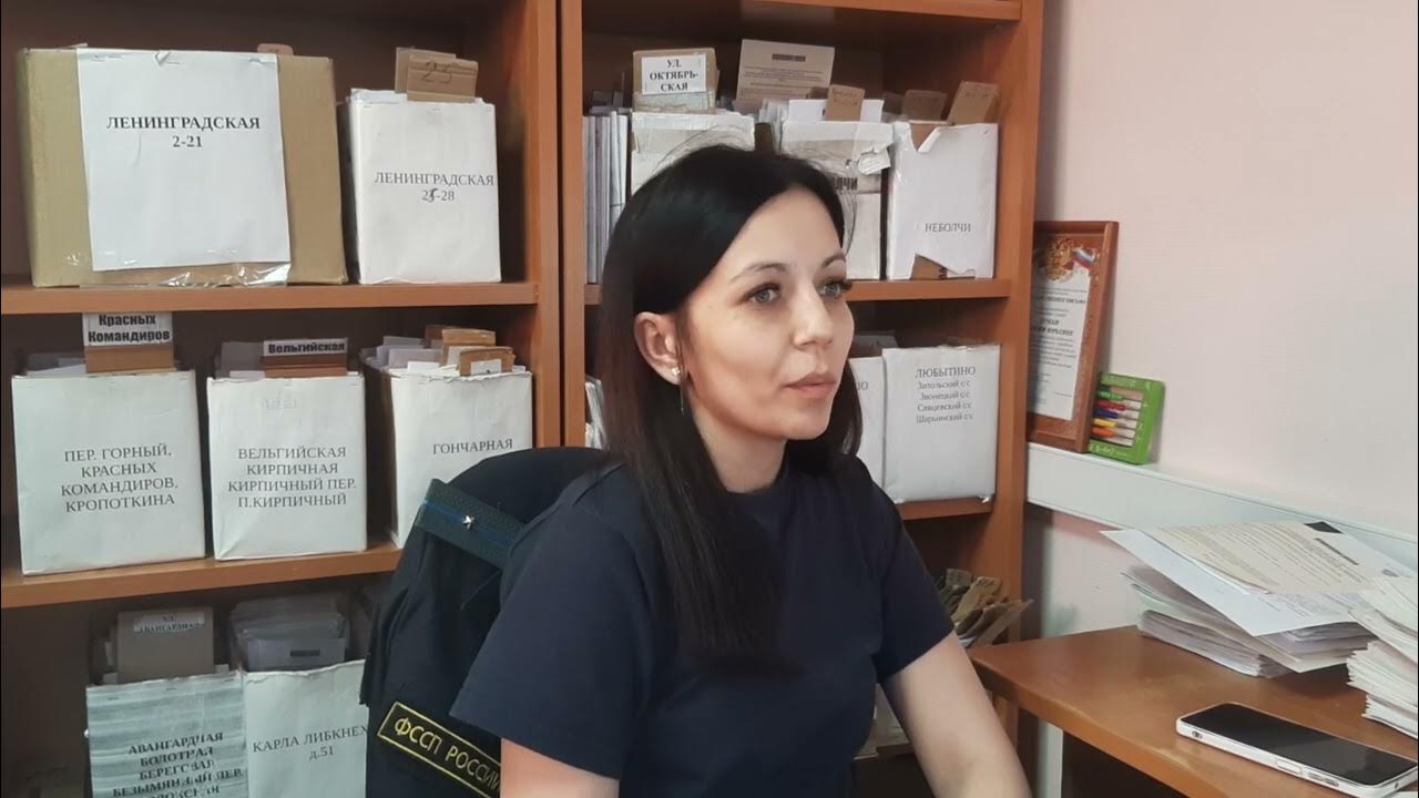 Судебные приставы обнаружили должника, находящегося в розыске, под кроватью (Нов