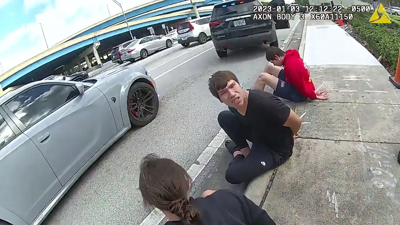 Три молодых парня в Hellcat с переключателем Glock