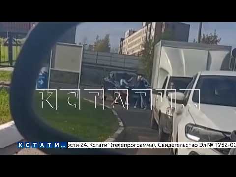 Девушка, пытающаяся заправиться без очереди, избила пожилую нижегородку, которая ей препятствовала