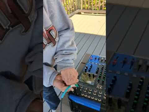 2 Connecting speaker to the mixer