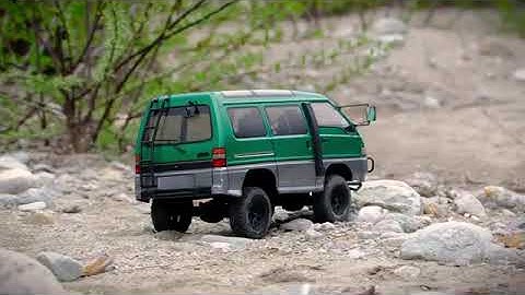 The Minivan goes Off Road! RC MST CFX DL1 Mitsubishi Delica   L300