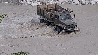 Yağış yağan kimi qalırıq çayın bu tayında. Maşın keçmir. İsmayıllı rayonu Zərnava kəndinə gedən yol.