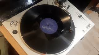 Behringer Micro Phono PP400 preamplifier test 220v (SOLD)