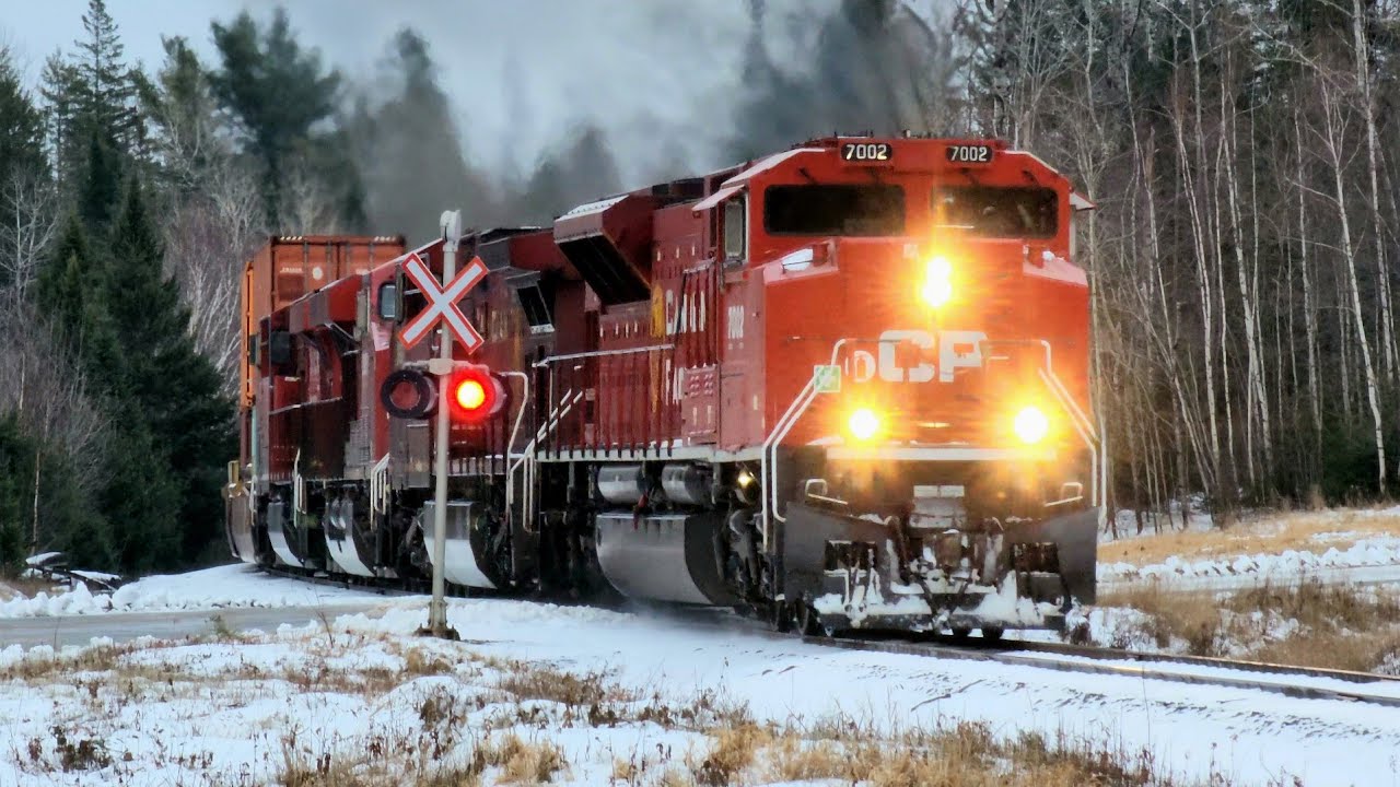 Epic Catch! CP Locomotives Power NBSR Train 121 Past Vespra NB
