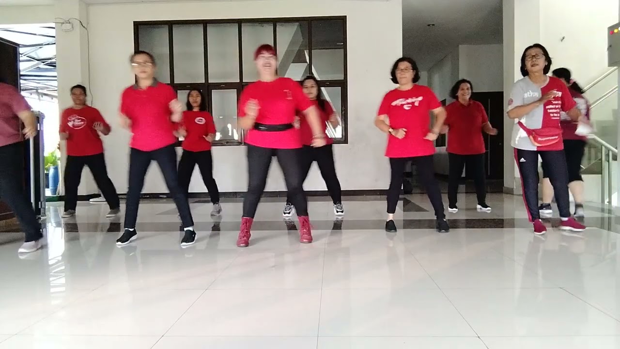 Beres Kabeh(YusakSudjarwo)LineDanceChoreo Dwi Indah Pujiastuti(INA)Demo Bloxi Dance GKJ Manahan solo