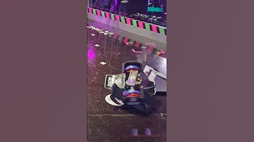 Hit a spinner #battleofrobots #battle #robots #championship #shorts #robotics