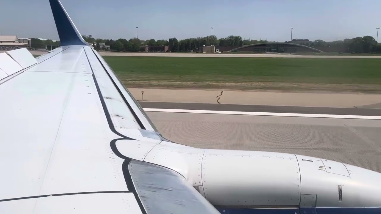 Delta Airlines Boeing B737-900ER rough landing in Minneapolis
