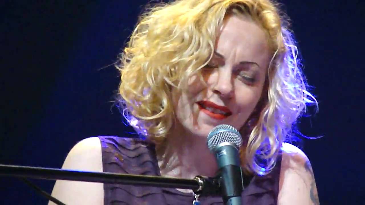 Wonder - Anneke van Giersbergen & Danny Cavanagh - Teatro Nescafe de las Artes