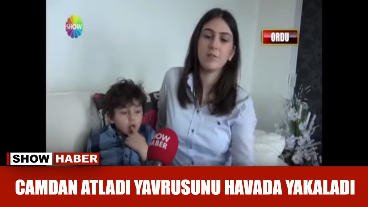 Camdan atladı yavrusunu havada yakaladı