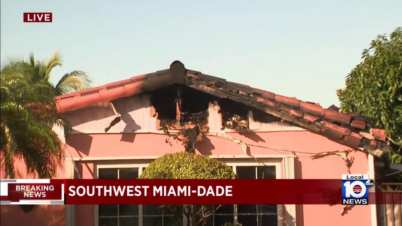 Firefighters respond to house fire in Southwest Miami-Dade - YouTube