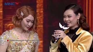 Limbads Action Of Eating Raw Birds Eye Chilies And Snake Fruit With The Skin  Primadona Pantur