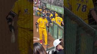 20210506樂天vs中信，許基宏準備上場打擊。