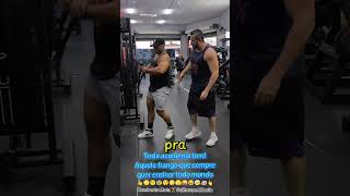 Frango quer ensinar kkk. #musculacao #academiamotivação #memesengraçados #viralizarvideo #louco🏋️🤕😂