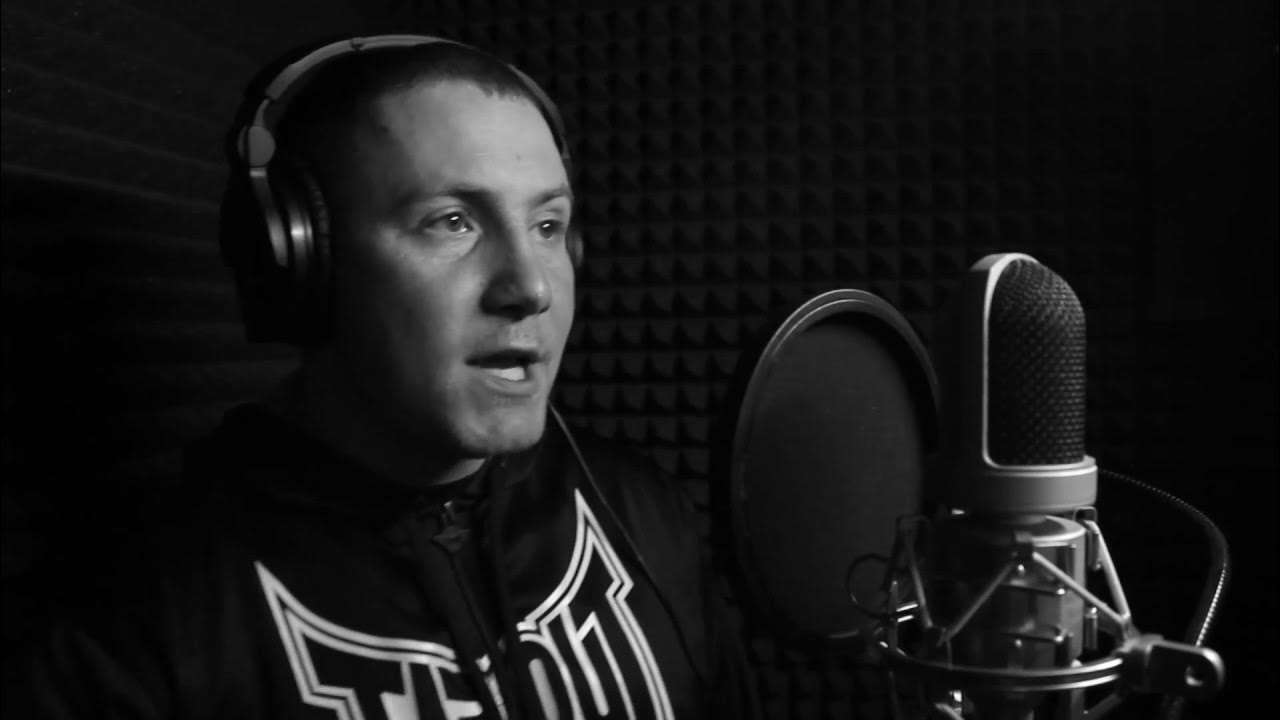 Эфир джона 18. Jon jones. Кто автор ютуб репа. John video. Джон красински.