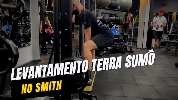 Agachamento Sumo no Smith 